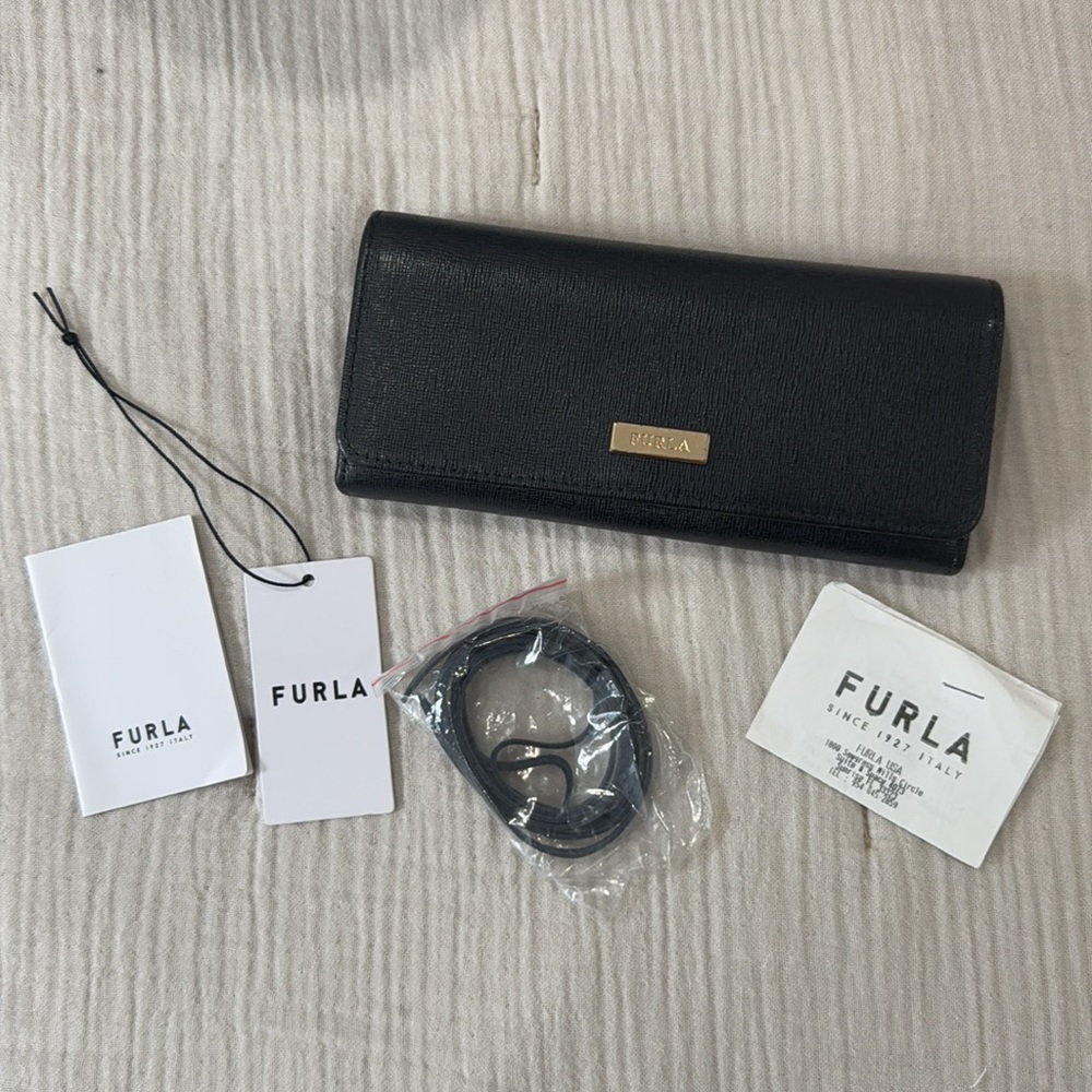 🖤FURLA LIKE NEW LARGE WALLET in black